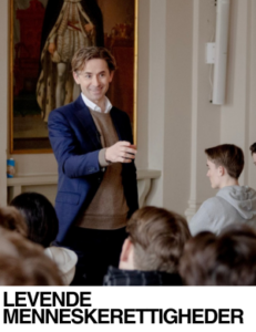 Levende Menneskerettigheder folder en retssag ud i praksis.