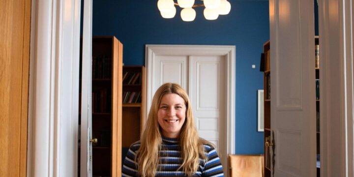 Underviser Laura Grønbæk i Krogerups bibliotek